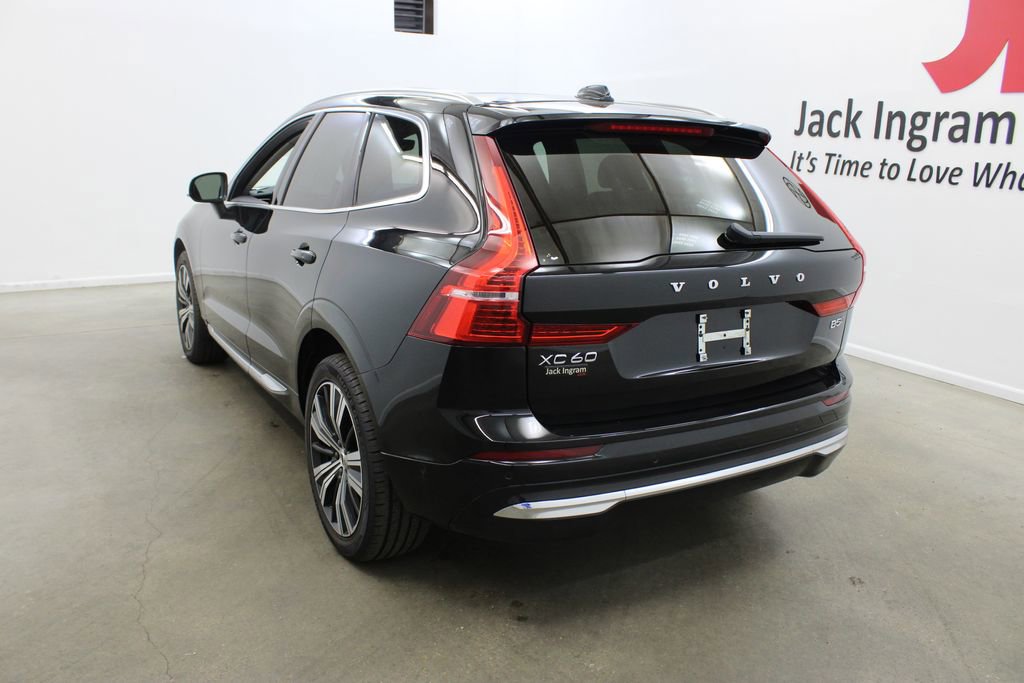 Used 2023 Volvo XC60 B5 Ultimate image 2