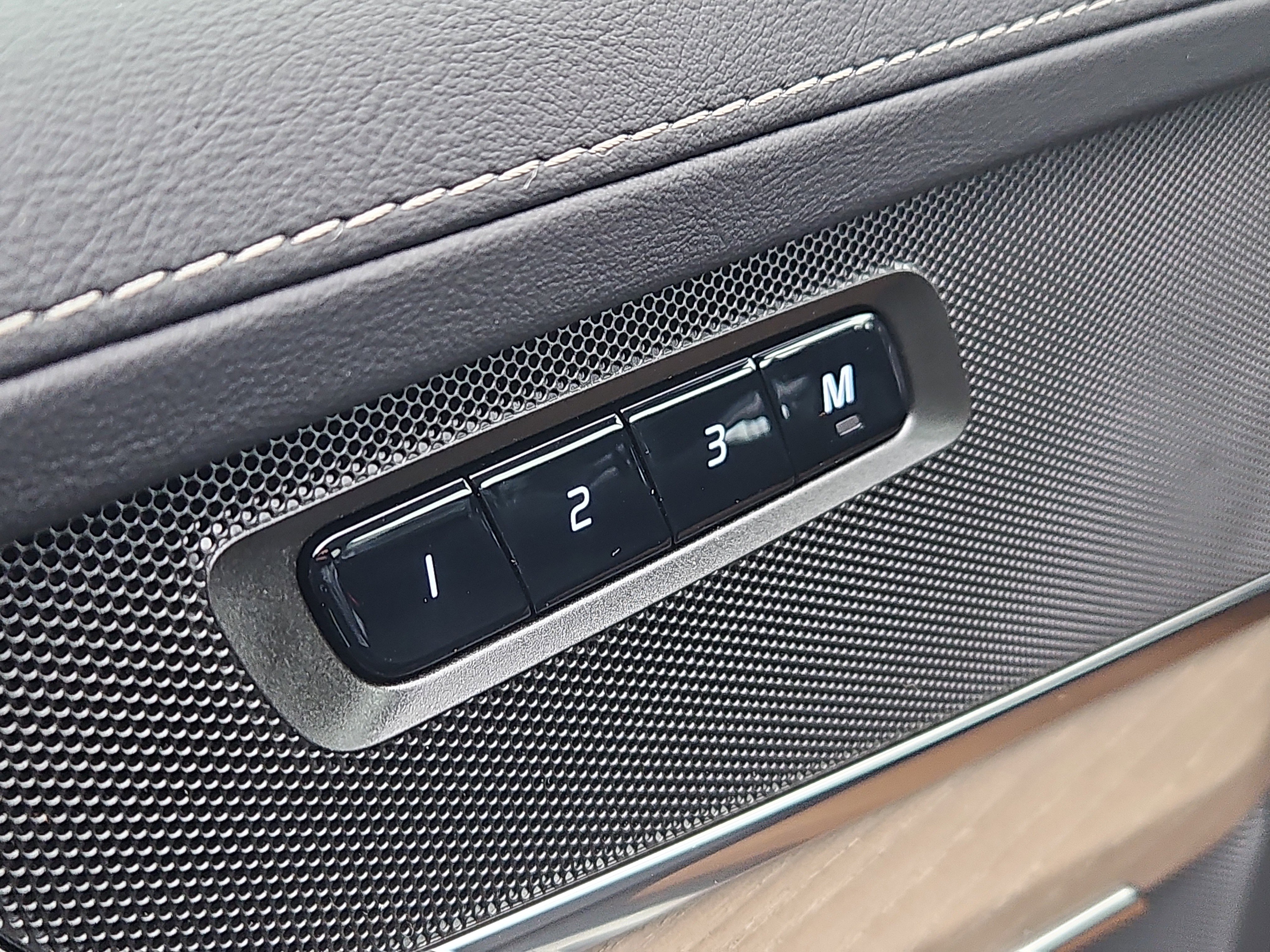 New 2026 Volvo XC90 B5 Core w/ Protection Package Premier image 9