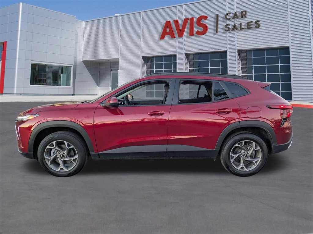Used 2025 Chevrolet Trax LT w/ LT Convenience Package image 10