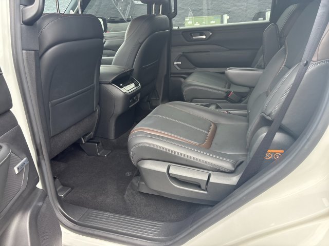 Certified 2026 Nissan Armada SL w/ Captain's Chari Seat Package AWD/4WD image 13