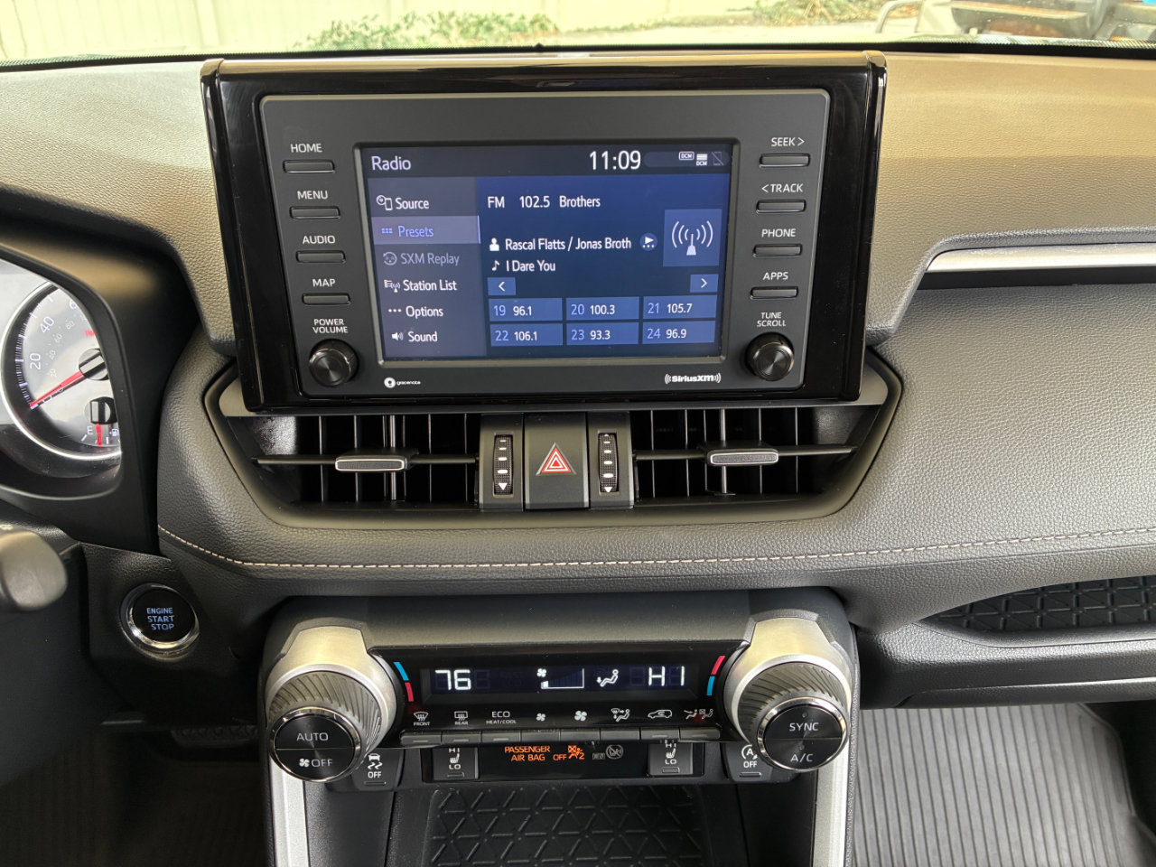 Used 2021 Toyota RAV4 XLE Premium image 21