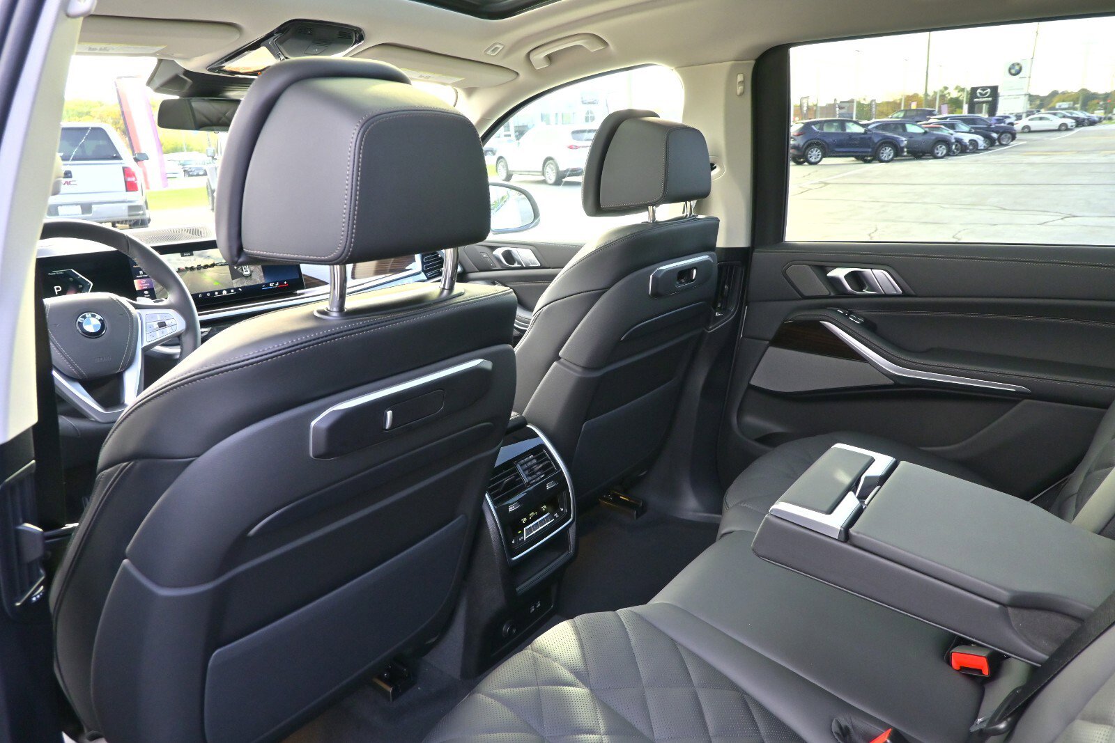 New 2026 BMW X7 xDrive40i w/ Premium Package image 13