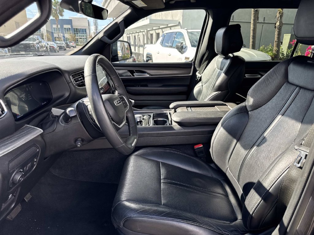Used 2024 Jeep Wagoneer Series II RWD image 20