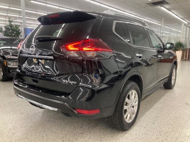 Used 2020 Nissan Rogue SV image 4