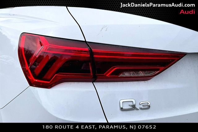 Used 2023 Audi Q3 2.0T Premium w/ Convenience Package AWD/4WD image 22