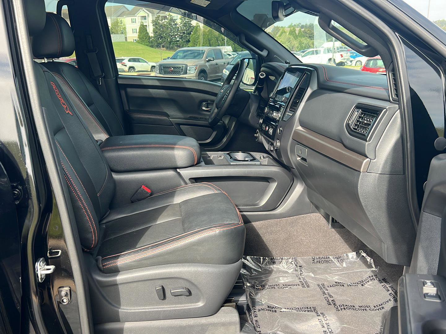 Used 2022 Nissan Titan PRO-4X w/ Pro-4x Convenience Package image 14