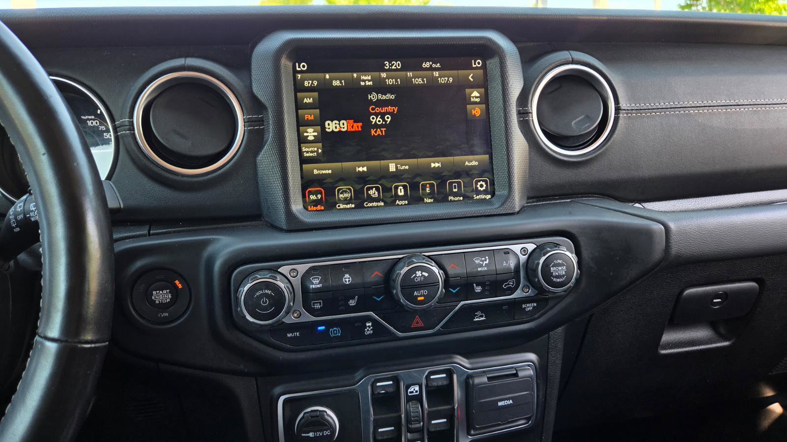 Used 2023 Jeep Wrangler Sahara w/ Cold Weather Group image 32