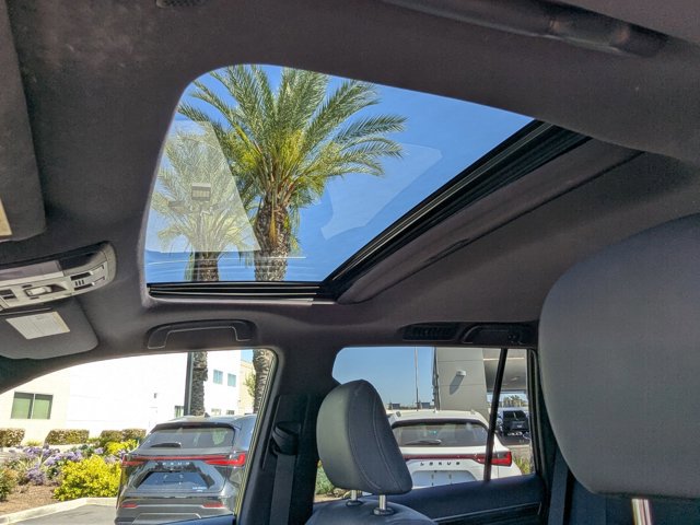 Used 2023 Lexus GX 460 Premium w/ Premium Package image 16