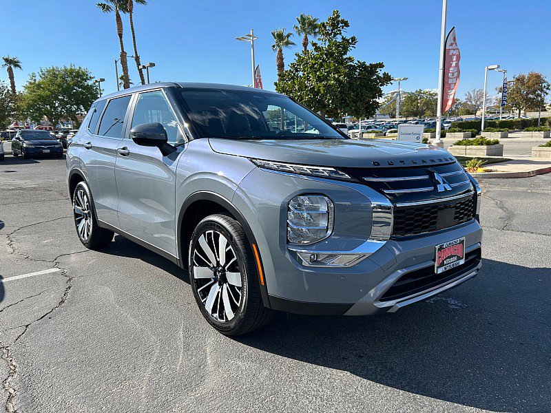 New 2025 Mitsubishi Outlander SE image 1