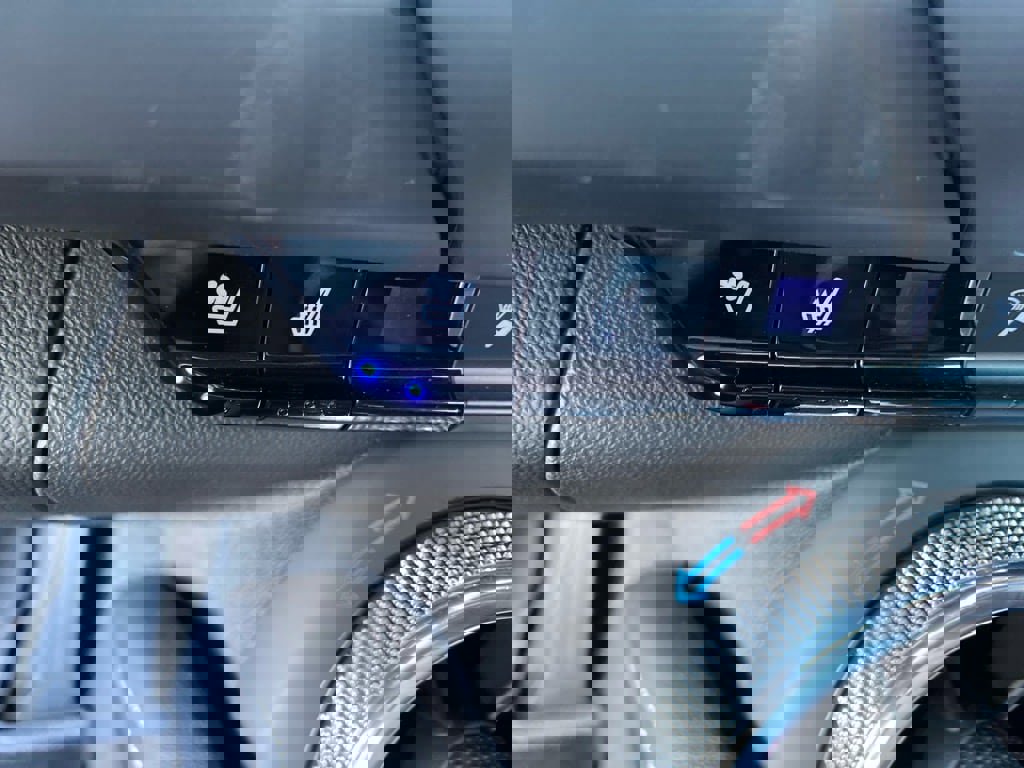 Used 2019 Chevrolet Camaro LT image 14