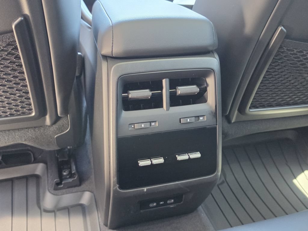 New 2026 Porsche Macan Electric RWD image 17