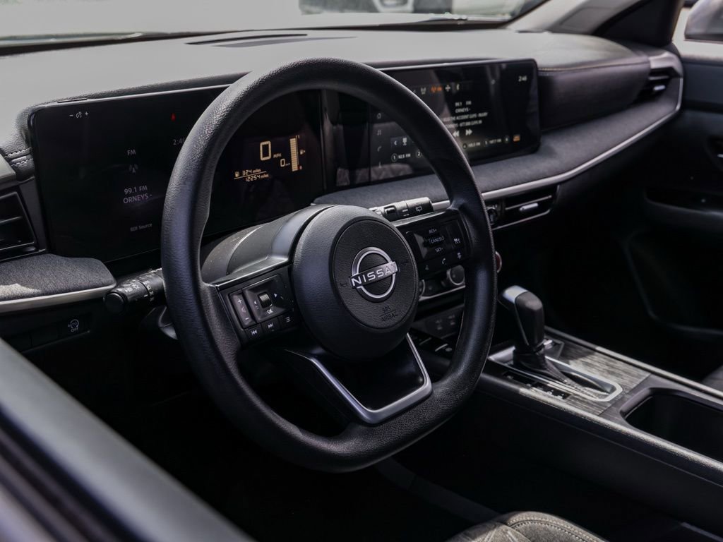 Used 2025 Nissan Kicks SV FWD image 14