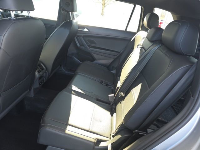 Used 2020 Volkswagen Tiguan SE R-Line image 18