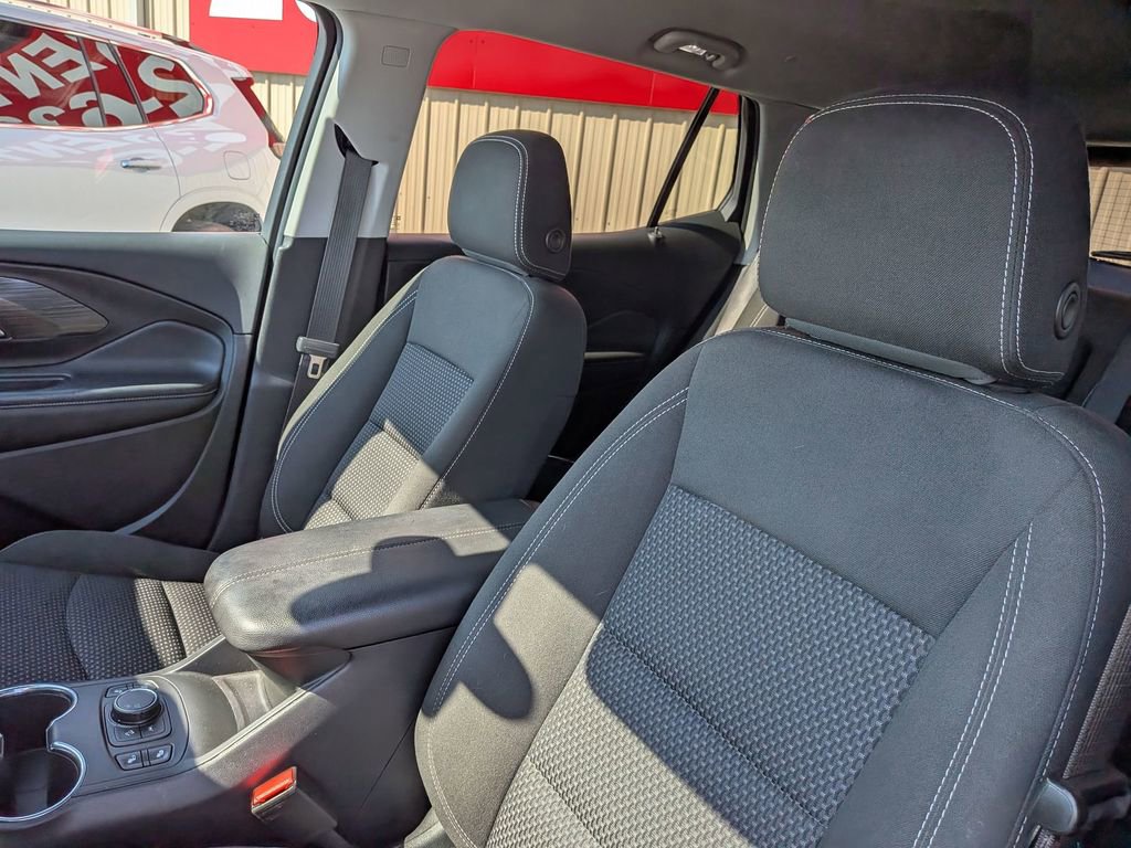 Used 2023 GMC Terrain SLE w/ Driver Convenience Package image 12