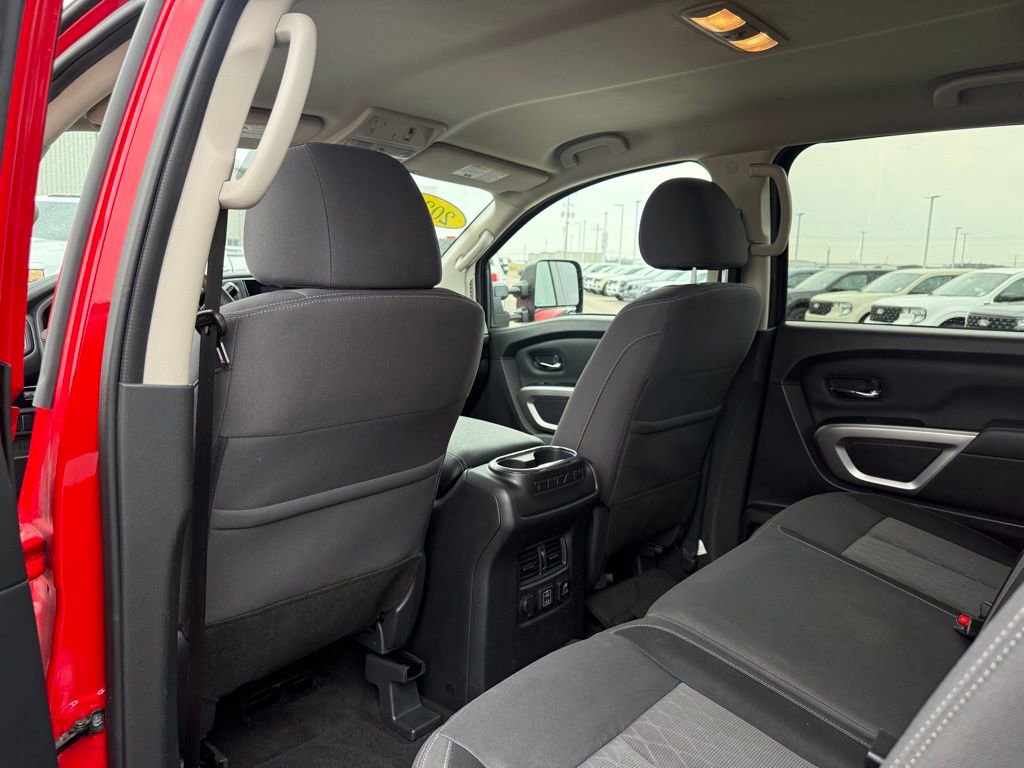 Used 2024 Nissan Titan SV w/ SV Convenience Package image 11