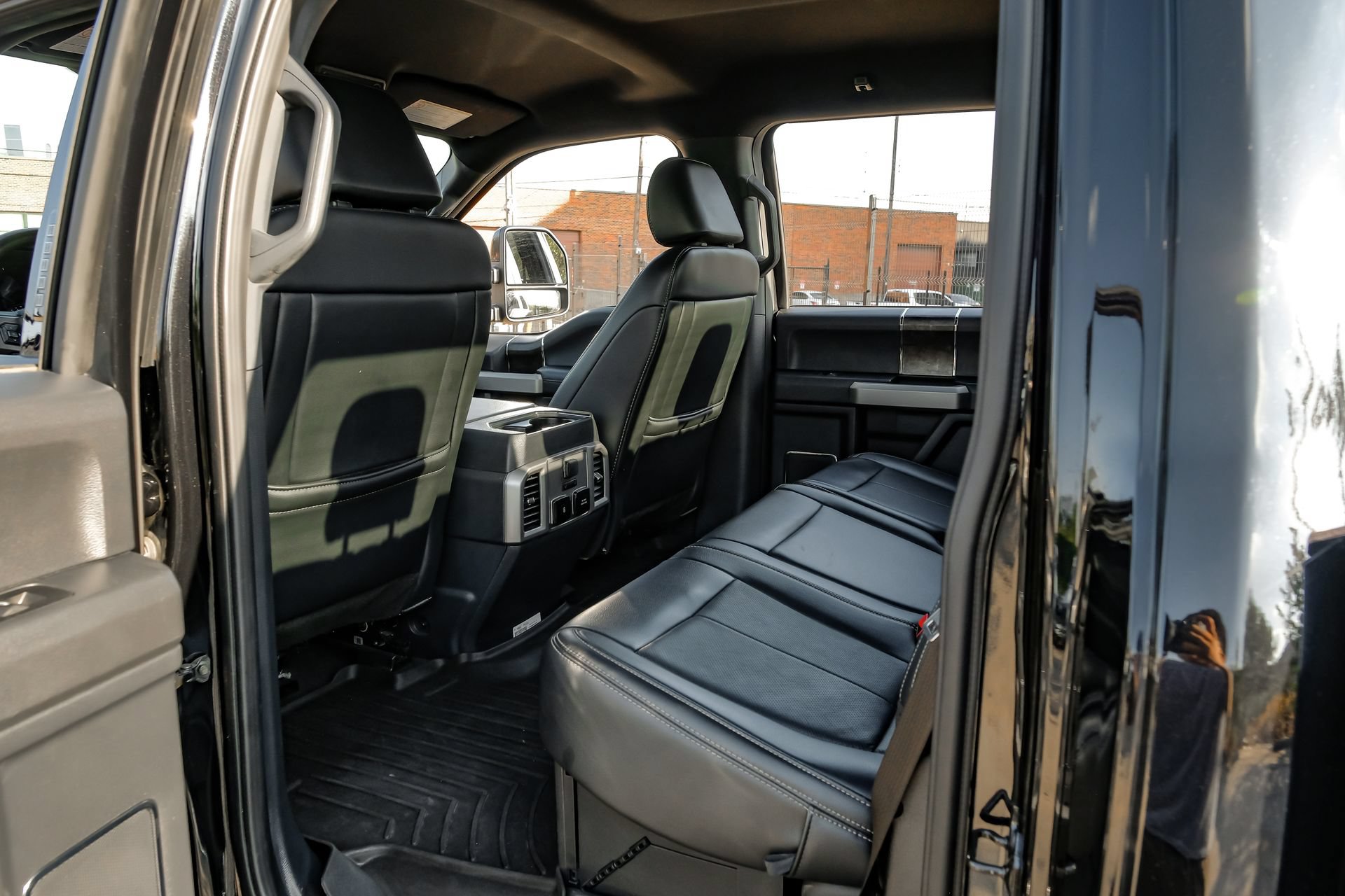 Used 2022 Ford F350 Lariat w/ Black Appearance Package AWD/4WD image 46