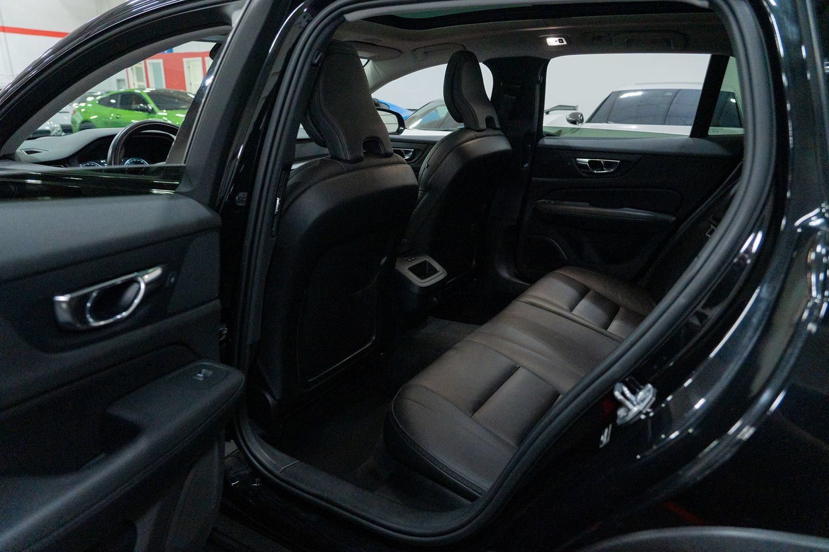 Used 2020 Volvo V60 T5 Cross Country AWD/4WD image 18