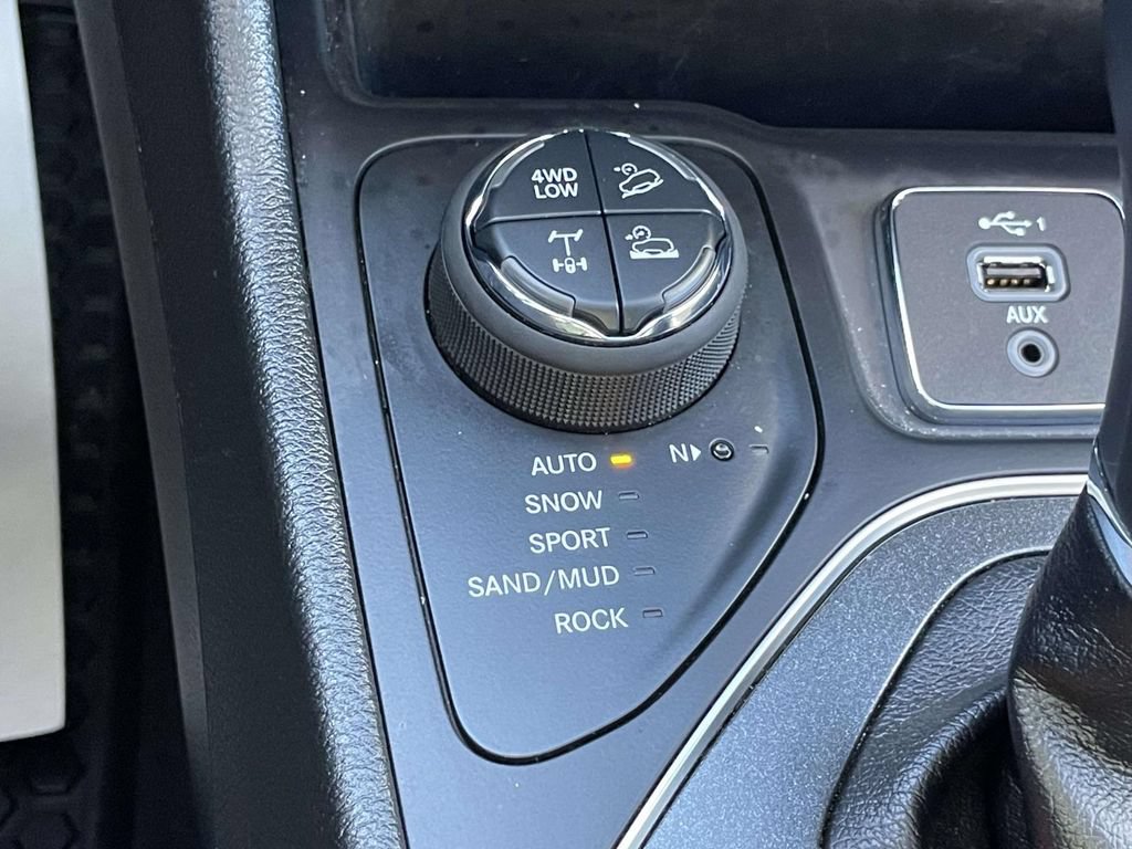 Used 2022 Jeep Cherokee Trailhawk w/ Sun, Sound & Nav Group AWD/4WD image 33