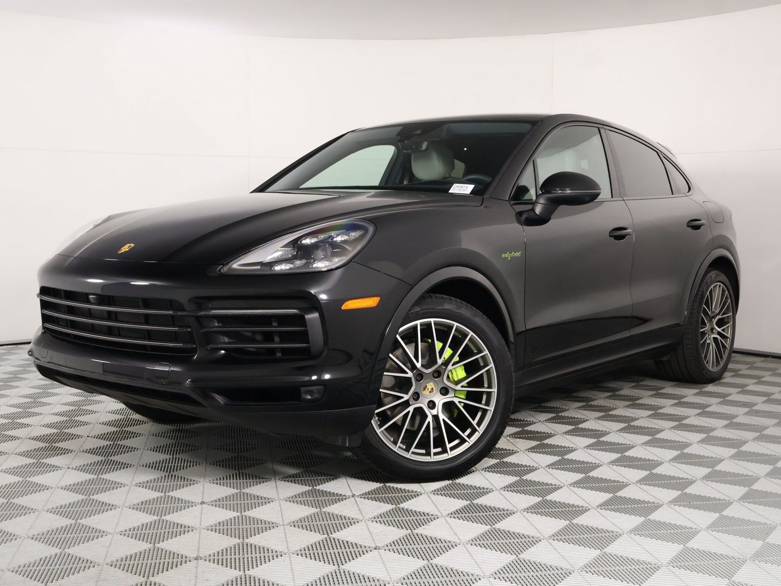 Certified 2023 Porsche Cayenne Platinum Edition AWD/4WD image 35