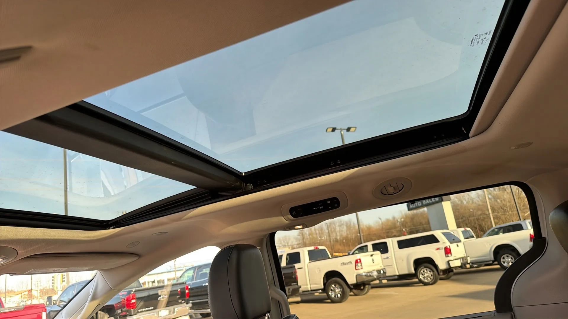 Used 2022 Chrysler Pacifica Limited image 46