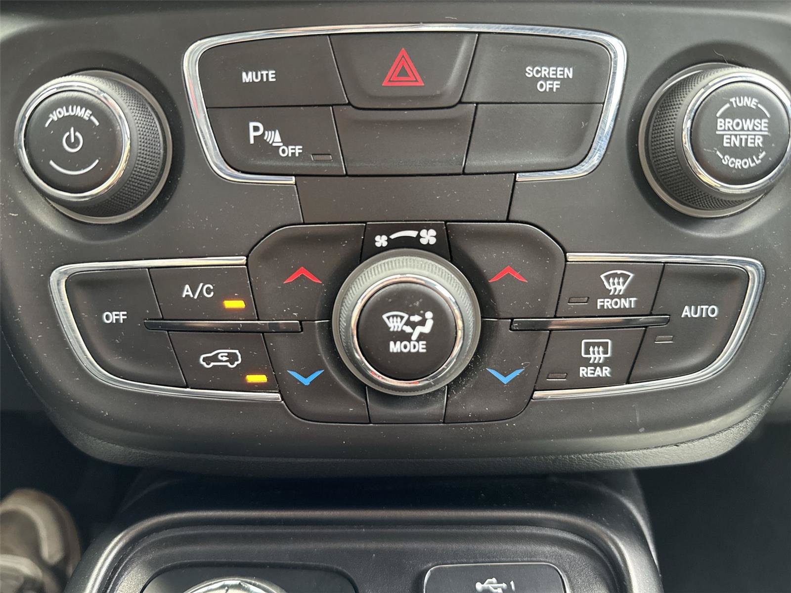 Used 2019 Jeep Compass Trailhawk w/ Cold Weather Group AWD/4WD image 19