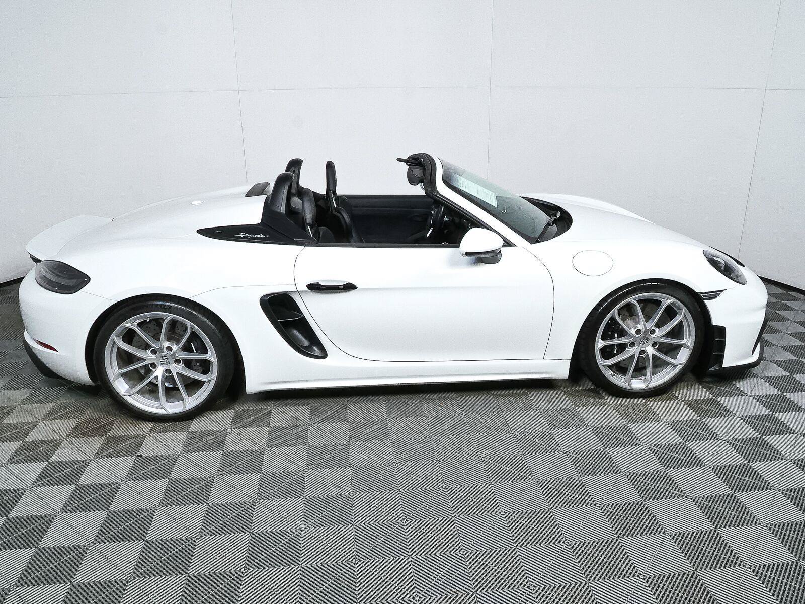 Used 2021 Porsche 718 Boxster Spyder RWD image 2