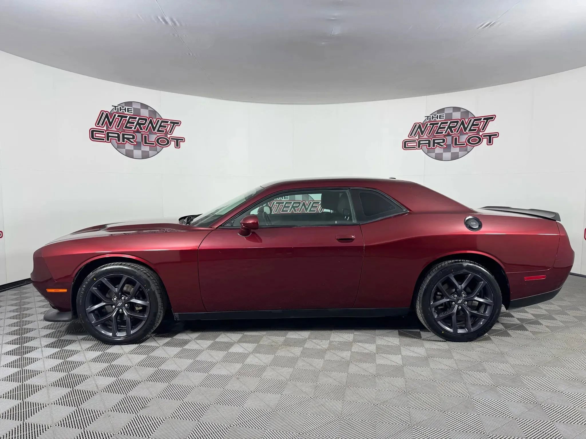 Used 2020 Dodge Challenger SXT w/ Blacktop Package RWD image 4