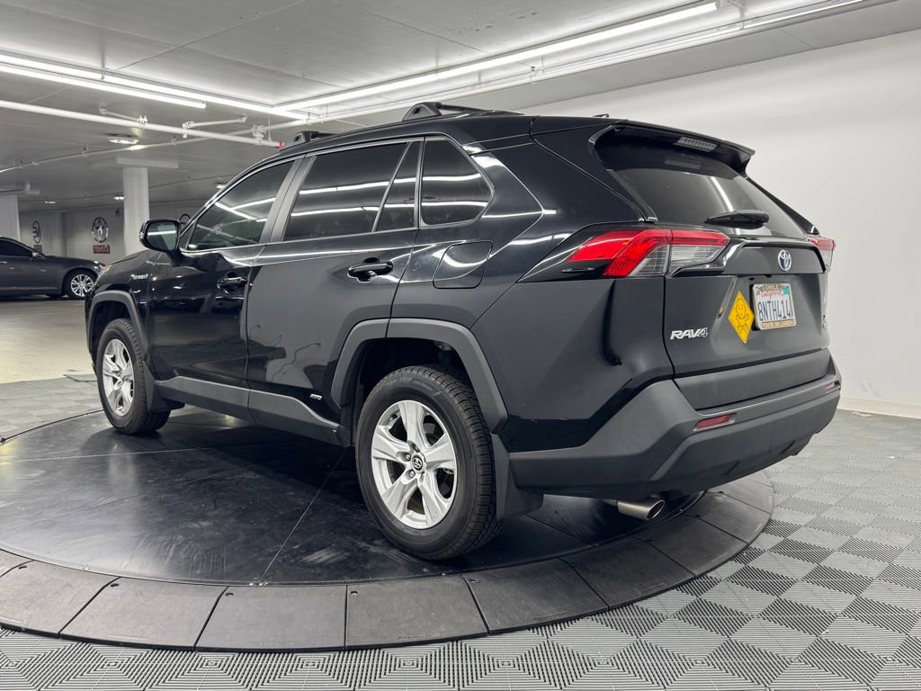 Used 2020 Toyota RAV4 XLE w/ Carpet Mat Package AWD/4WD image 6