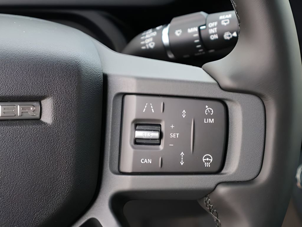 New 2026 Land Rover Defender 110 X-Dynamic SE image 31