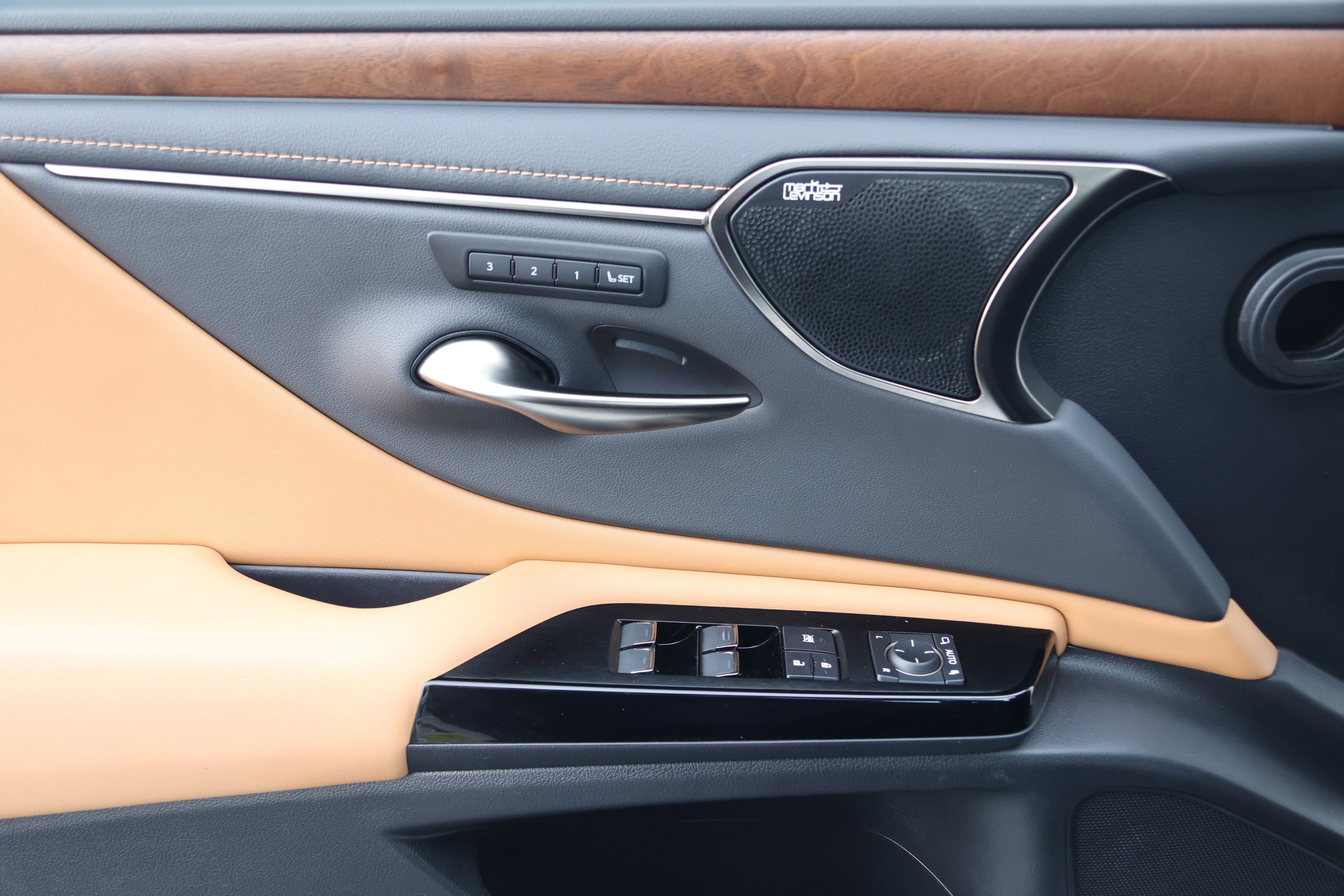 Certified 2024 Lexus ES 350 Ultra Luxury image 12