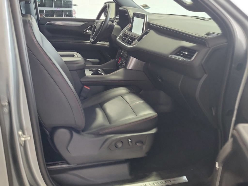Used 2024 Chevrolet Suburban RST w/ Luxury Package AWD/4WD image 5
