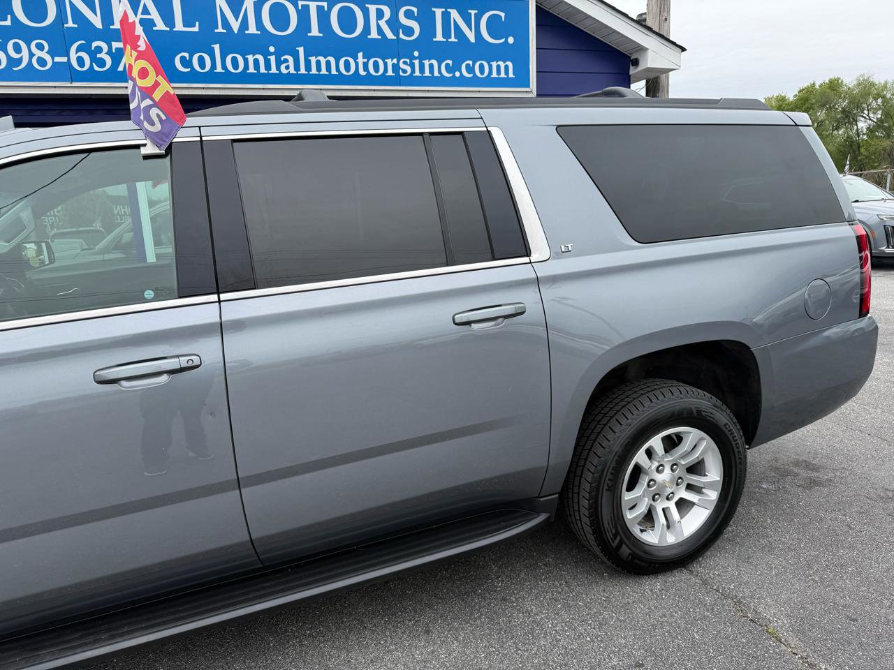 Used 2019 Chevrolet Suburban LT AWD/4WD image 2