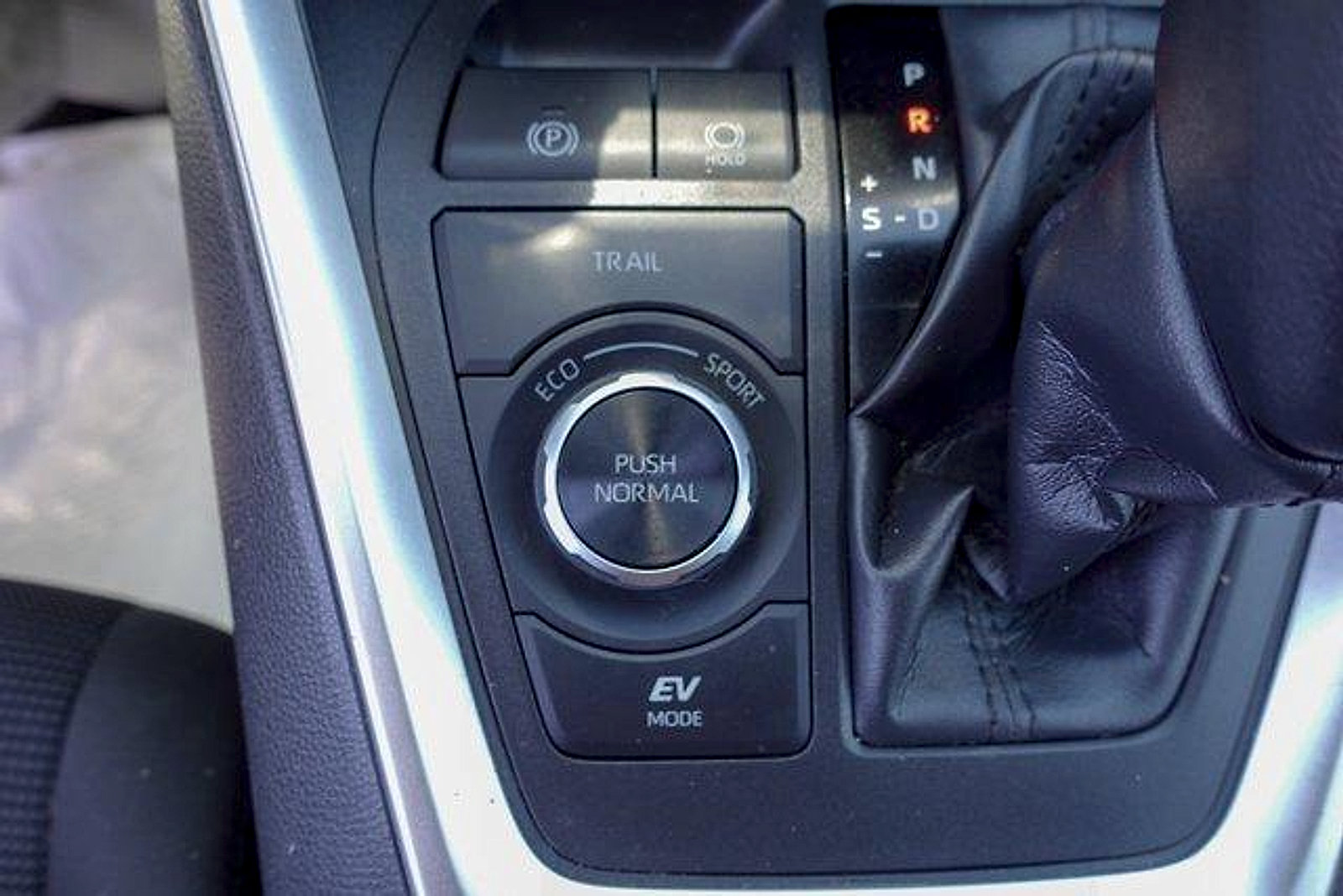 Used 2023 Toyota RAV4 LE AWD/4WD image 24