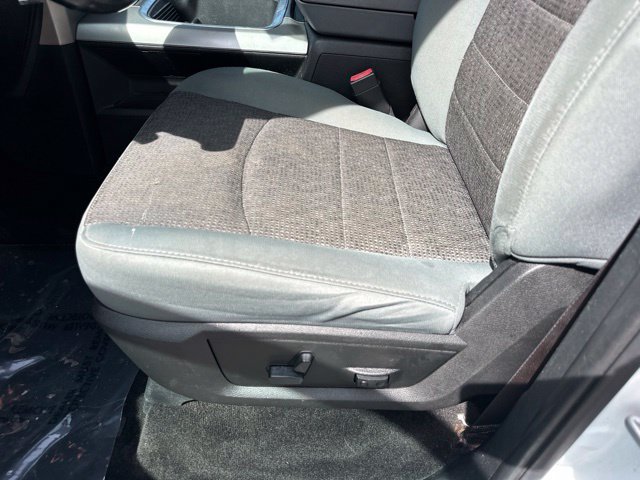 Used 2017 RAM 1500 Classic SLT w/ SLT Plus D←cor Group AWD/4WD image 27