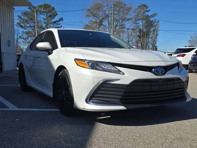 Used 2022 Toyota Camry XLE w/ Navigation Upgrade Package image 7