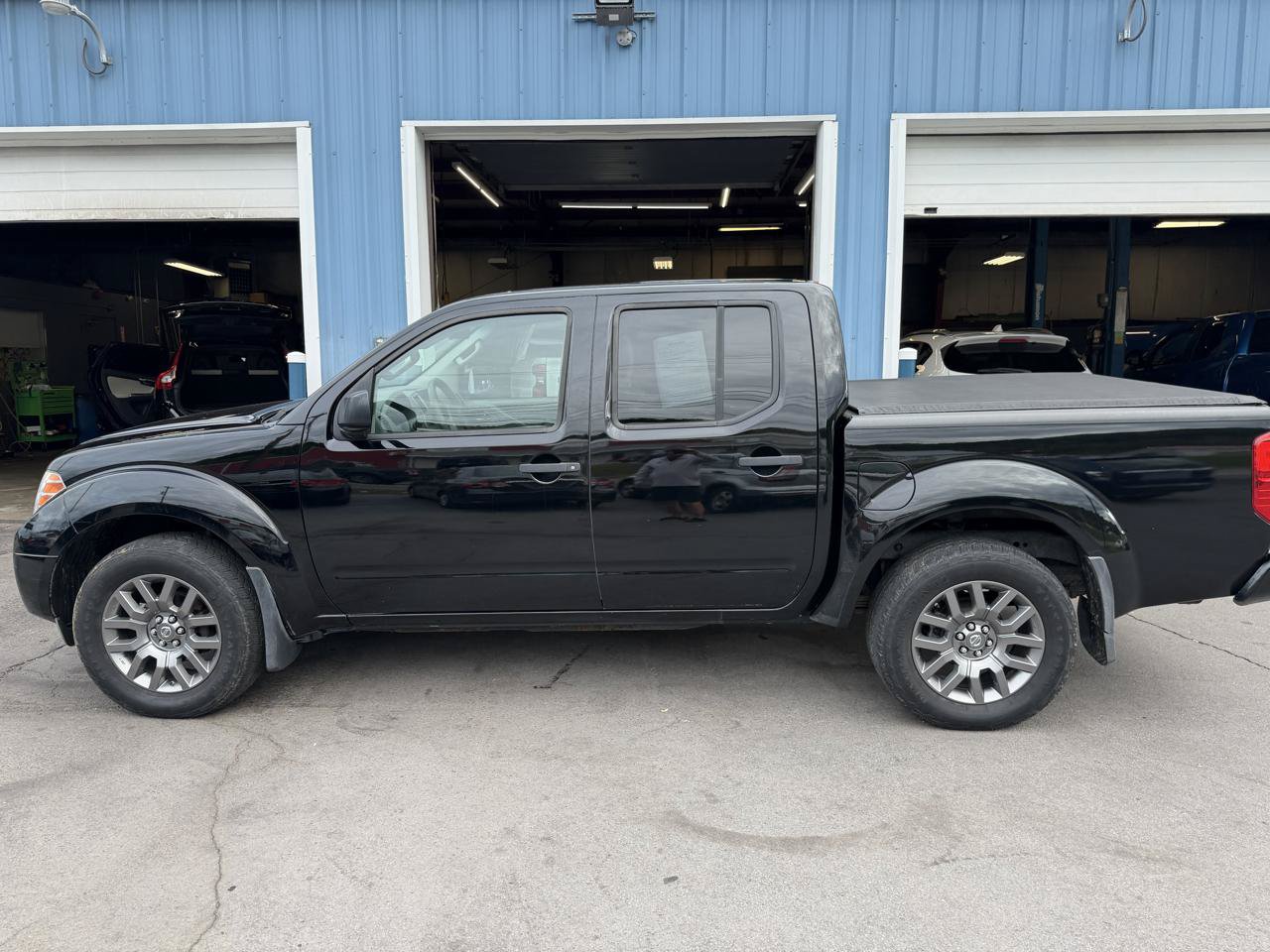 Used 2012 Nissan Frontier SV w/ Sport Appearance Pkg AWD/4WD image 7