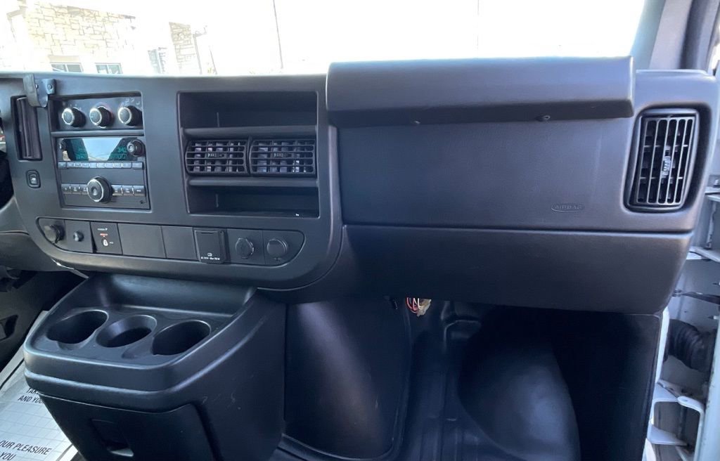 Used 2017 Chevrolet Express 2500 Extended image 28