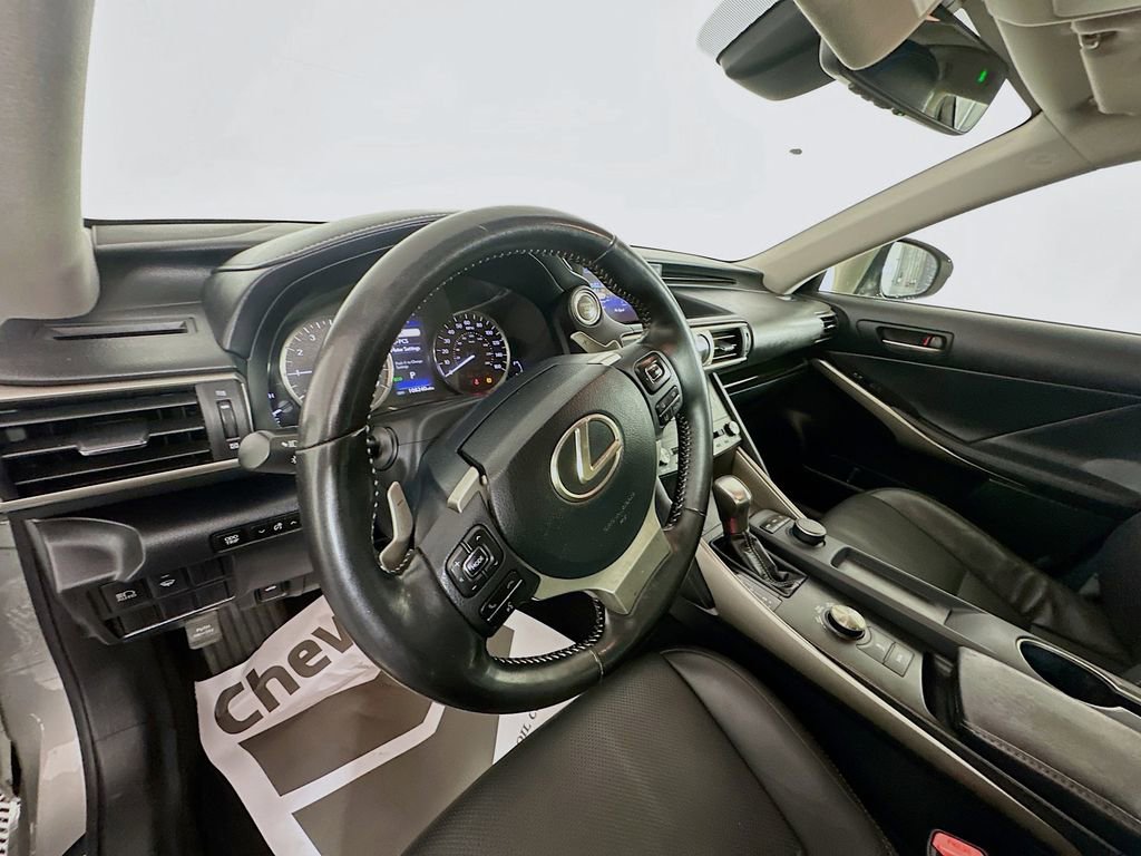 Used 2017 Lexus IS 300 AWD image 9