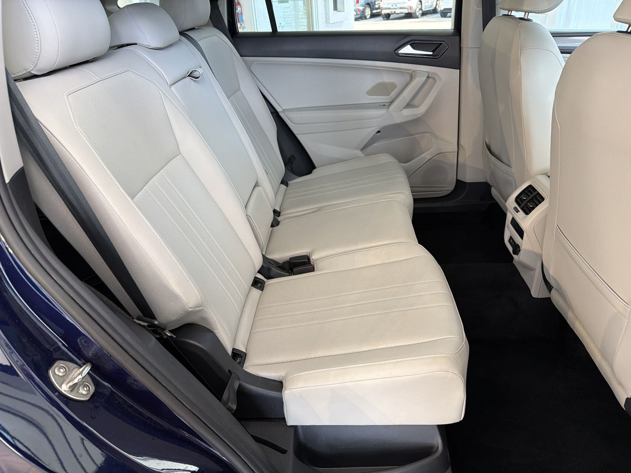 Used 2023 Volkswagen Tiguan SE w/ Panoramic Sunroof Package AWD/4WD image 29