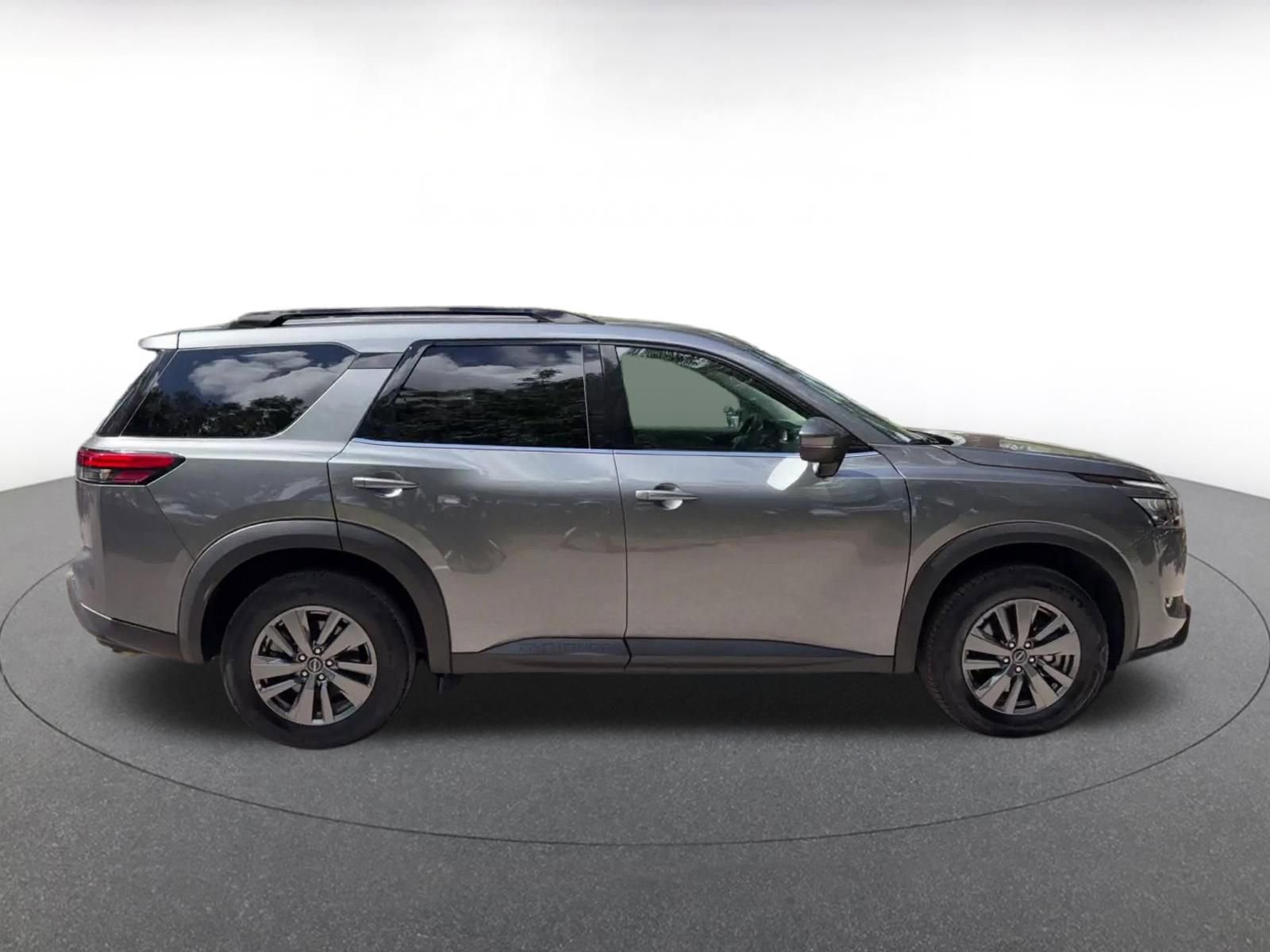 Used 2025 Nissan Pathfinder SV FWD image 16