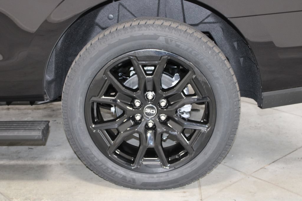 New 2027 Ford Expedition Platinum RWD image 17