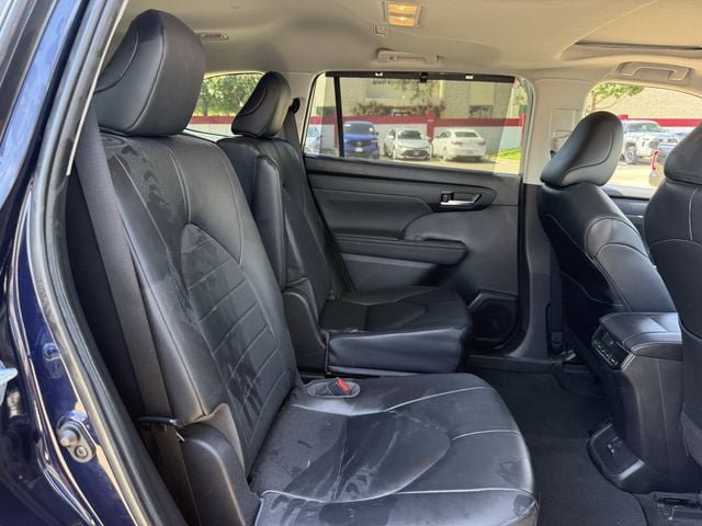 Used 2023 Toyota Highlander XLE FWD image 35