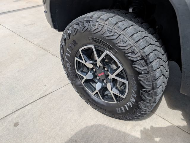 Used 2024 GMC Canyon AT4X image 9