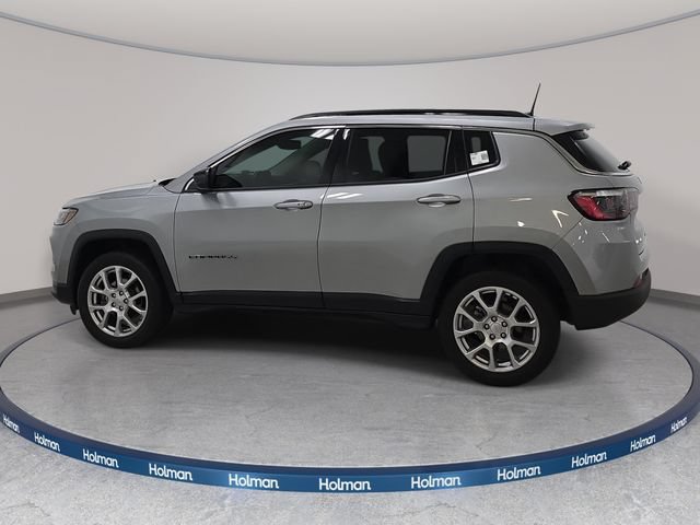 Used 2022 Jeep Compass Latitude AWD/4WD image 9