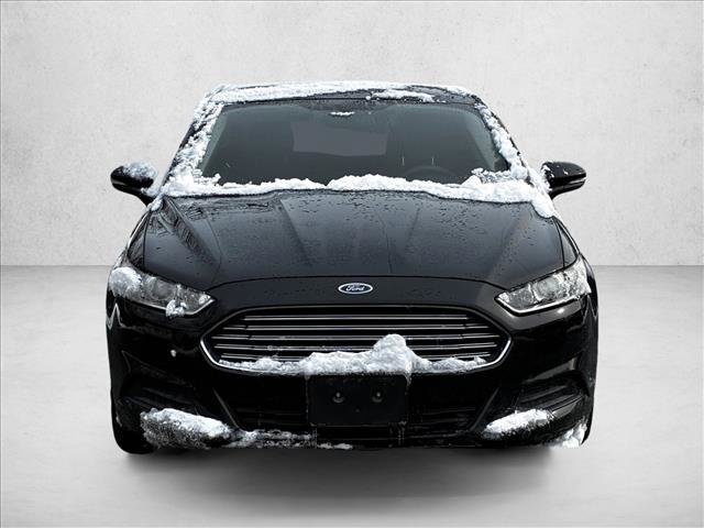 Used 2015 Ford Fusion SE image 2