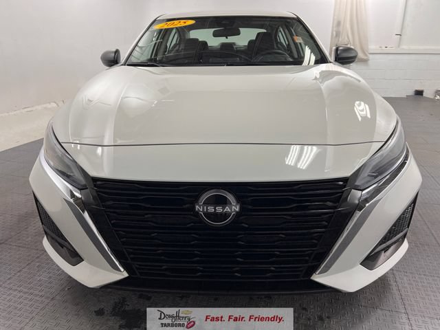 Used 2025 Nissan Altima 2.5 SV FWD image 2