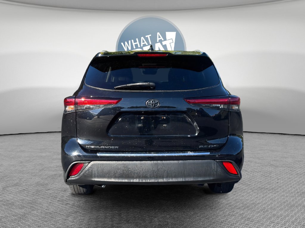 Used 2022 Toyota Highlander XLE AWD/4WD image 5