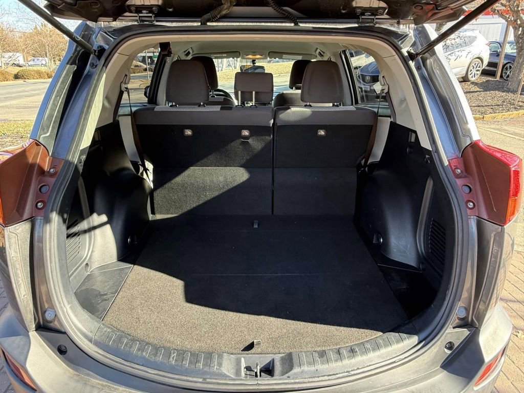 Used 2015 Toyota RAV4 LE image 7