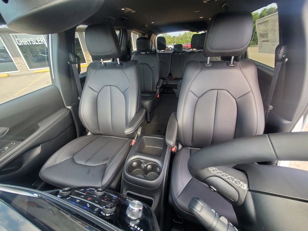 New 2026 Chrysler Pacifica Select image 31