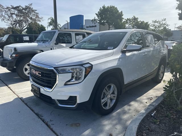 Used 2024 GMC Terrain SLE AWD/4WD image 17